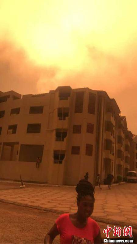 據悉，爆炸發生在當晚7時30分許。加納國家災難管理組織官員阿布&middot;拉馬丹在現場說，目前確認爆炸造成至少2人死亡。